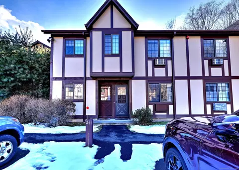 205 Foxwood Ln #205, Milford, CT 06461