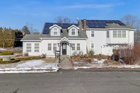 2 Wixted Ave, Danbury, CT 06810