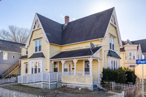 36 Pearl St, Norwich, CT 06360