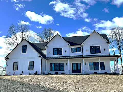 8 Melrose Dr, Cheshire, CT 06410