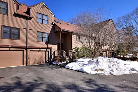 21 Bittersweet Cir, Monroe, CT 06468