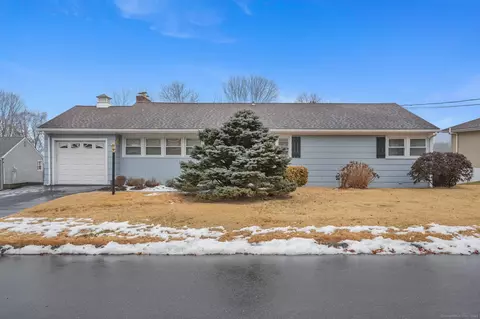 62 Calhoun Ave, Trumbull, CT 06611