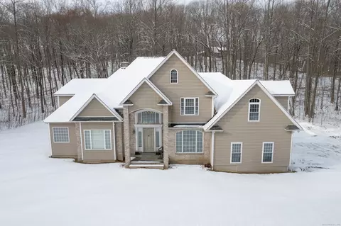 222 Farmingberry Dr, Southington, CT 06489