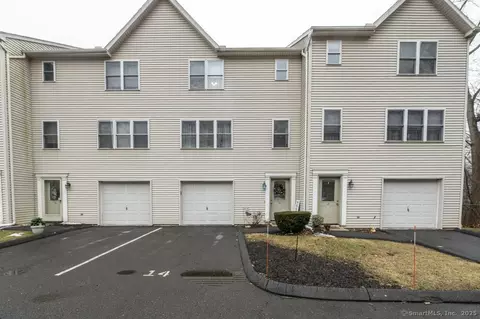 40 Cornerstone Ct #14, Plantsville, CT 06479