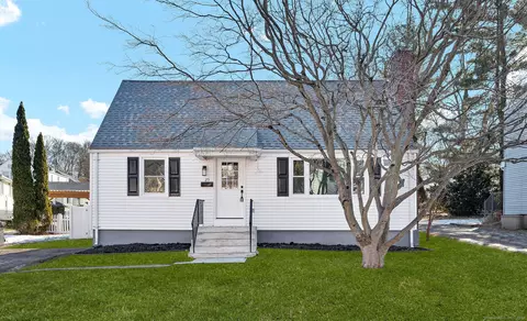 25 Manchester Cir, West Hartford, CT 06110