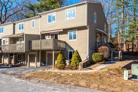 204 Waters Edge Dr #204, Southington, CT 06489