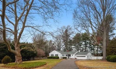 14 Crooked Trail Rd, Norwalk, CT 06853