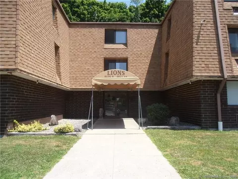 126 Triangle St #B34, Danbury, CT 06810