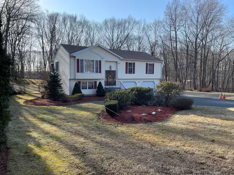 92 Woodhouse Ave, Northford, CT 06472