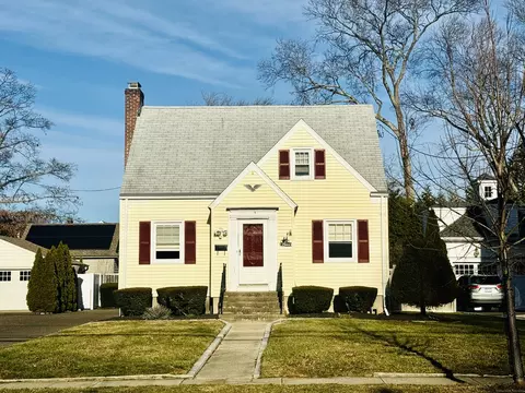 235 Rowland Rd, Fairfield, CT 06824
