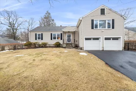29 Meadowpark Ave E, Stamford, CT 06905