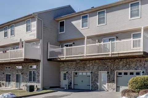 64 Scotch Cap Rd #147, Quaker Hill, CT 06375