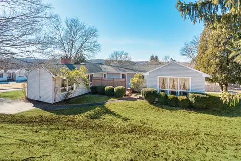 259 Prout Hill Rd, Middletown, CT 06457
