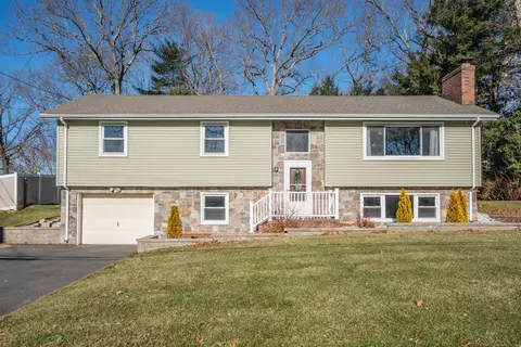 98 Timber Trl, East Hartford, CT 06118
