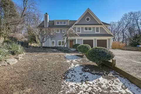 25 Four Brooks Cir, Stamford, CT 06903