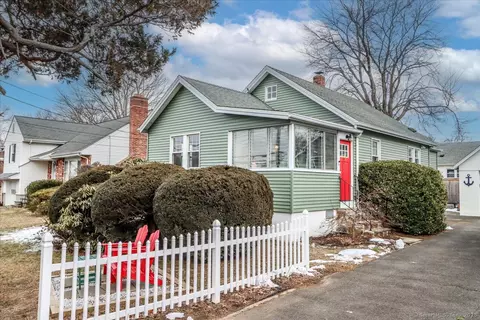 11 Amundsen St, Norwalk, CT 06855