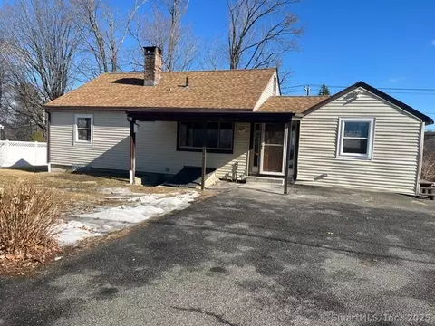 3 Manning St, New Fairfield, CT 06812