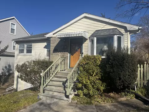 26 Rena Pl, Fairfield, CT 06825