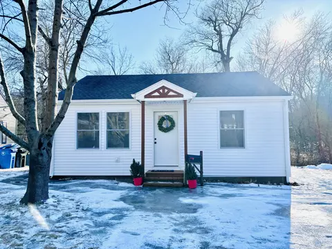 122 Dunham St, Norwich, CT 06360