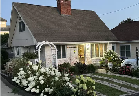 30 Maltby St, Branford, CT 06405