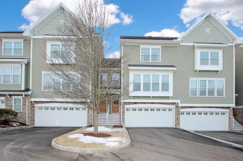 83 Lawrence Ave #83, Danbury, CT 06810