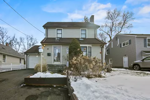 35 Highland St, Newington, CT 06111