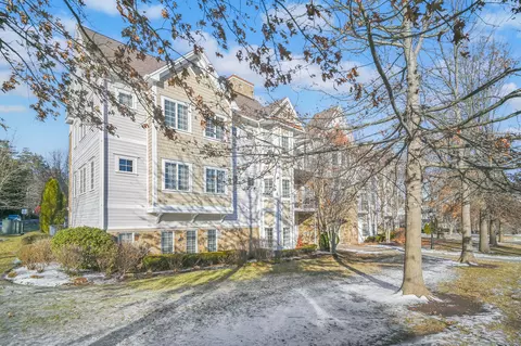730 Farmington Ave #104, West Hartford, CT 06119