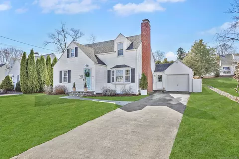 7 Greenacres Ave, West Hartford, CT 06107