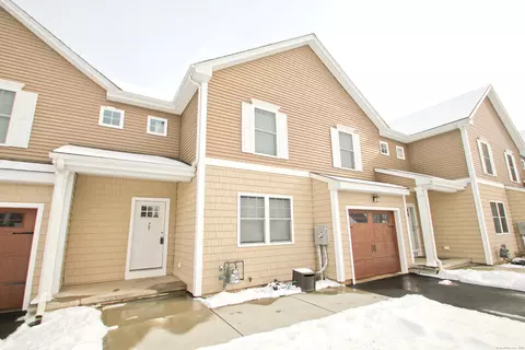 707 Old Village Cir, Windsor, CT 06095