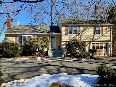 262 N Main St, West Hartford, CT 06117