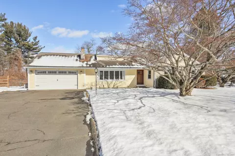5 Dogwood Dr, Danbury, CT 06811