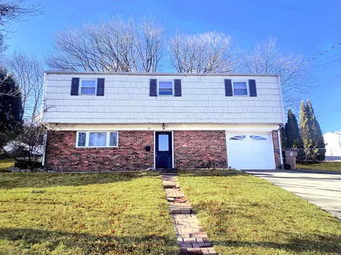 25 Dorset Ln, Stamford, CT 06907