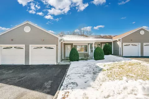 142 Highland Dr #142, Monroe, CT 06468