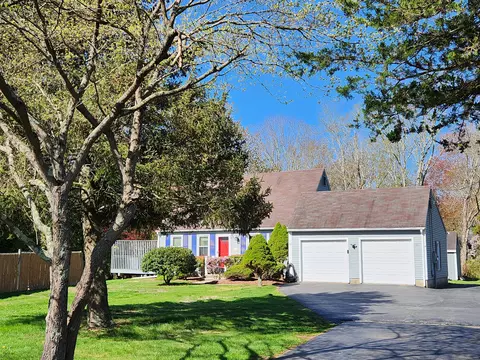 25 Chalker Beach Rd, Old Saybrook, CT 06475