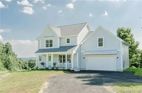 29 Fawn Meadow Ln, Woodbury, CT 06798