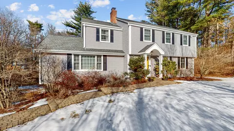 6 Arrowhead Dr, Simsbury, CT 06092