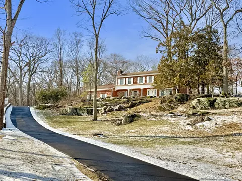 35 Drum Hill Ln, Stamford, CT 06902