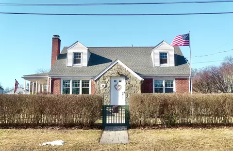 14 Clarendon St, Stratford, CT 06614