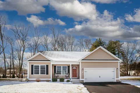45 Pacer Ln #10, Plantsville, CT 06479