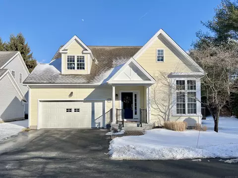 48 Brettonwood Dr # 8, Simsbury, CT 06070