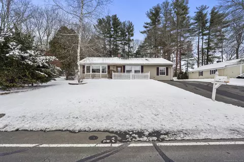 996 Oak St, East Hartford, CT 06118