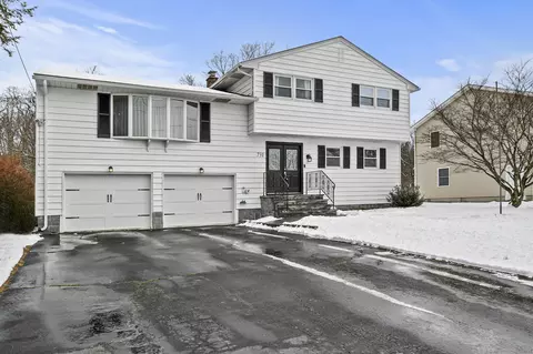 731 Oronoke Rd, Waterbury, CT 06708