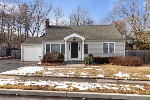 306 Welchs Point Rd, Milford, CT 06460
