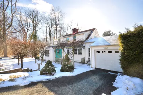 15 Hickory Hearth Ln, New Milford, CT 06776
