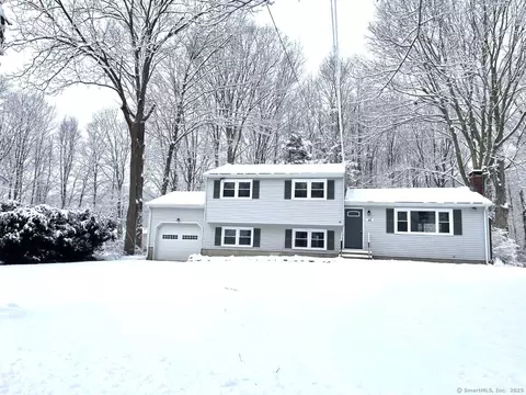 45 Long Hill Rd, Clinton, CT 06413