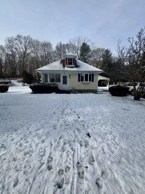 114 Newtown Rd, Groton, CT 06340