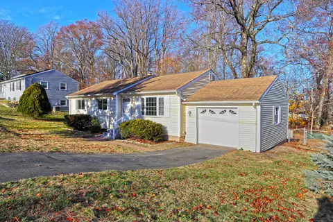3 Carriage Dr, West Haven, CT 06516
