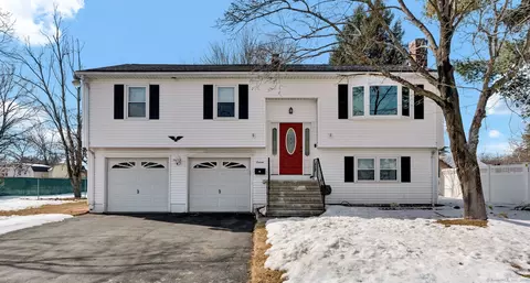 16 Testa Dr, Plainville, CT 06062