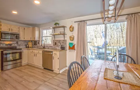 30 Ridgewood Dr, Vernon, CT 06066
