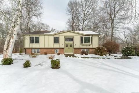 920 Noank Ledyard Rd, Groton, CT 06355